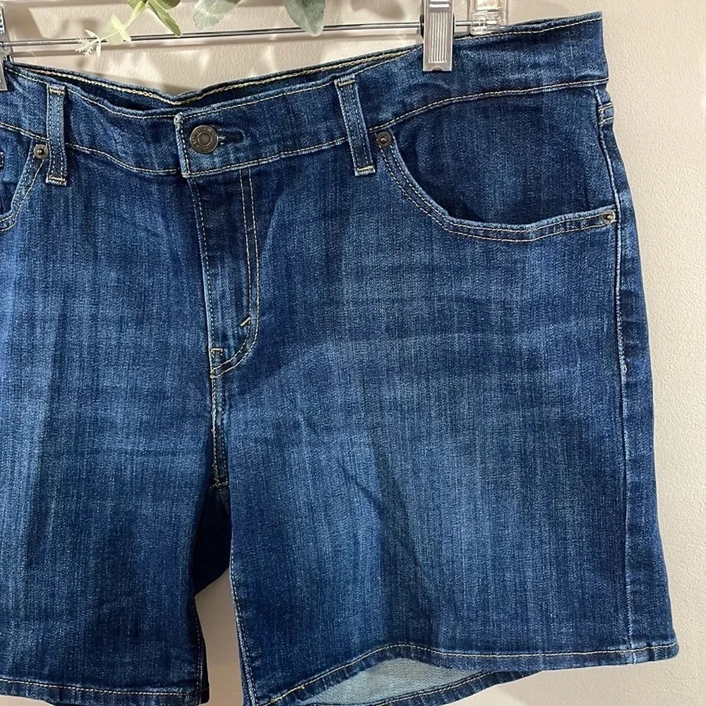 NWOT Levi’s Classic Shorts Dark Wash Denim Jean 34